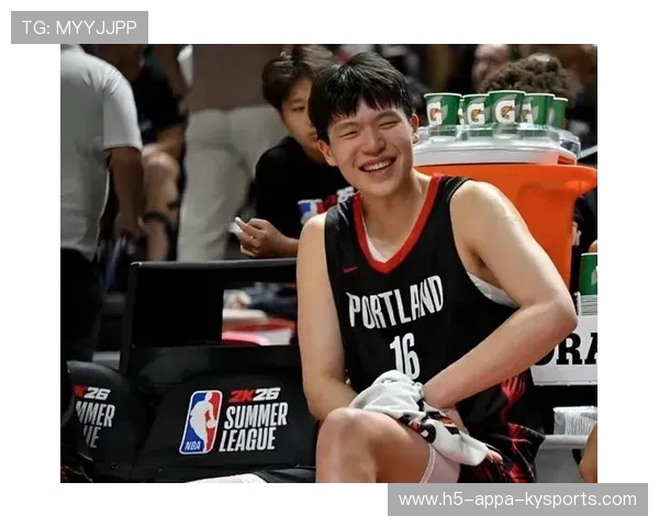 开拓者不敌湖人 杨瀚森未登场仅赛前热身，杨瀚森篮球